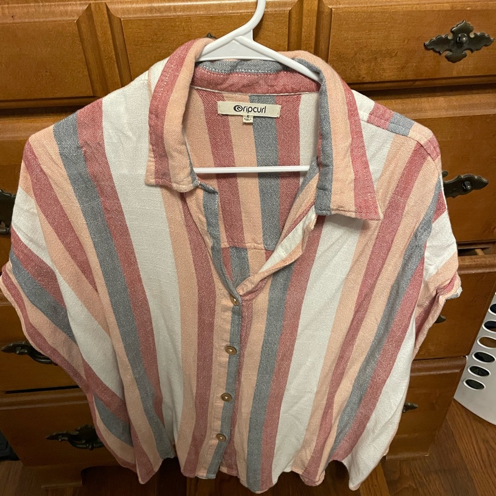 Super comfortable rip curl button up loose fit small